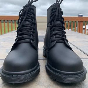 Waterproof lace-up combat boots